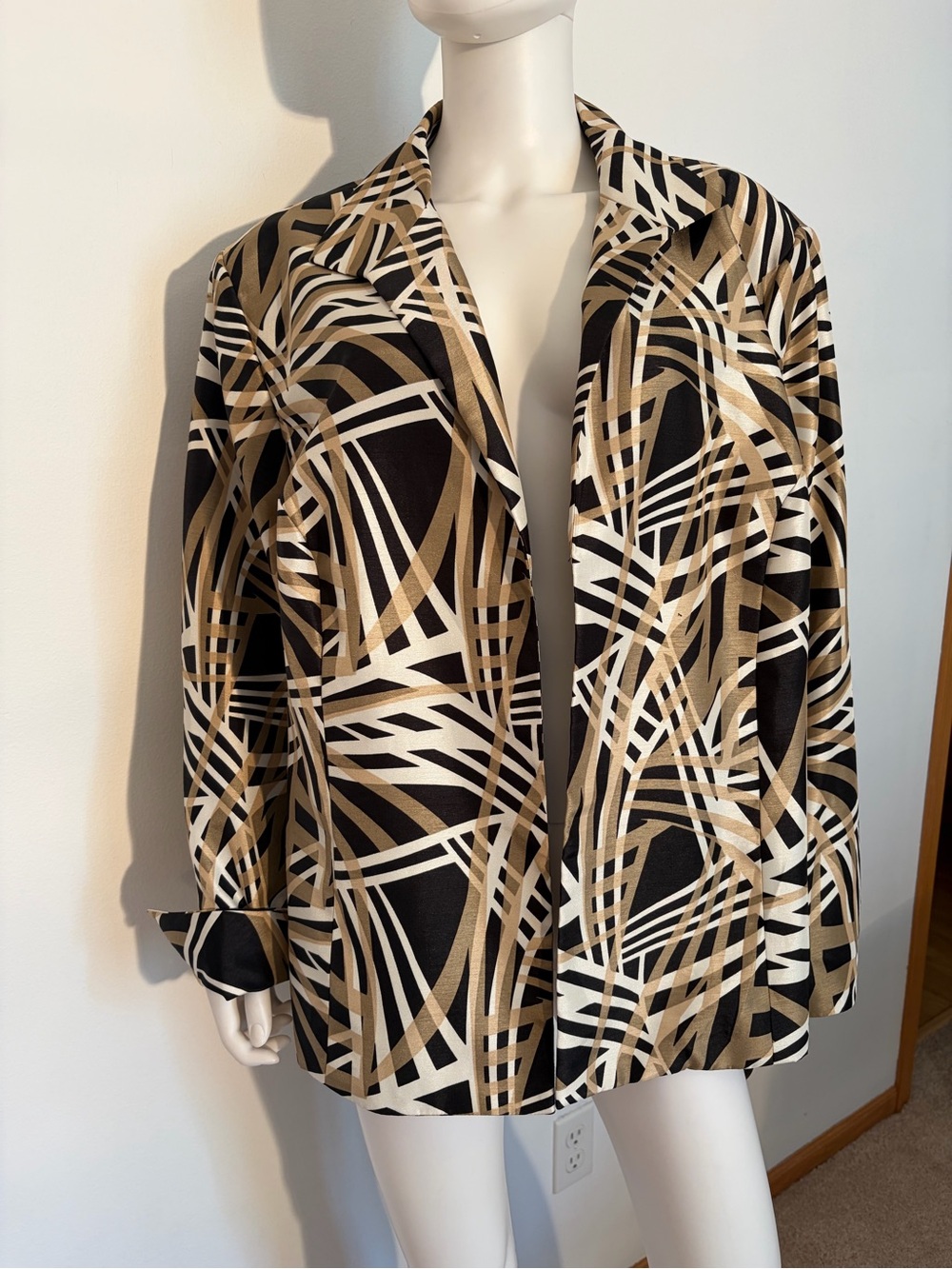 #971 Kasper Gorgeous Abstract Geometric Open-Front Blazer in Black, Cream & Tan